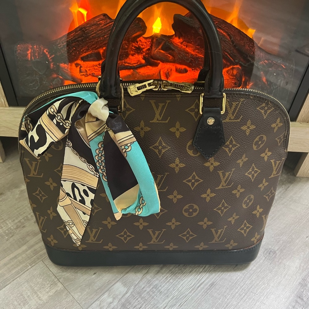Authentic Louis Vuitton Alma Pm vintage bag purse tote handbag